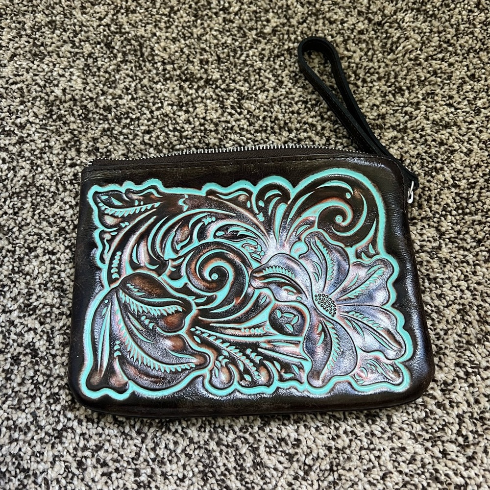 Cute wristlet!